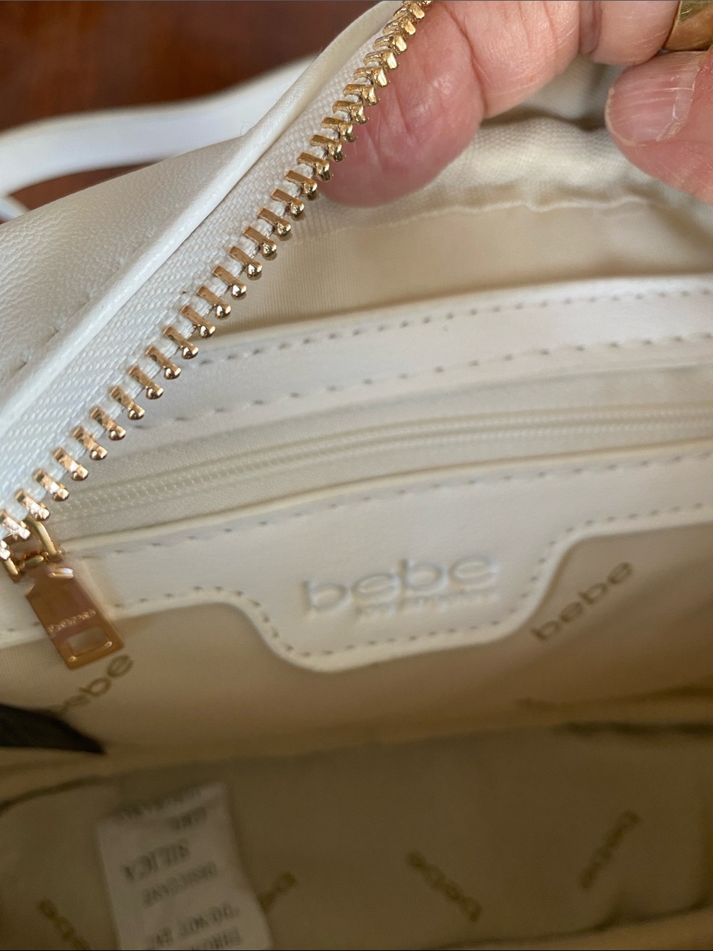 bebe , Los Angeles,White Quilted Crossbody with Gold Chain Accents - Picture 11 of 12